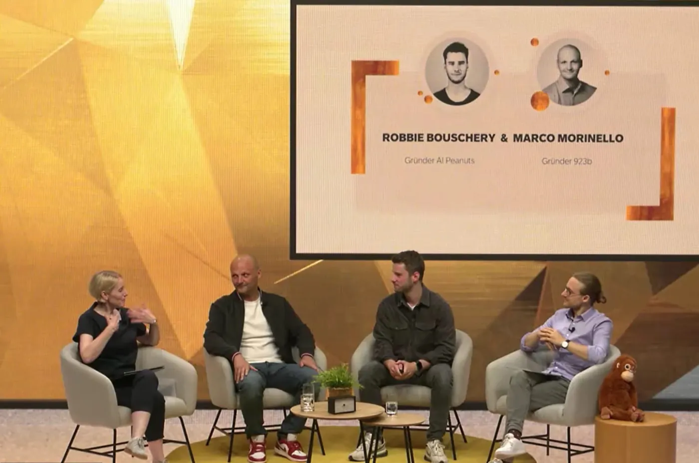 Marco Morinello in einer KI-Panel-Diskussion auf der Bühne