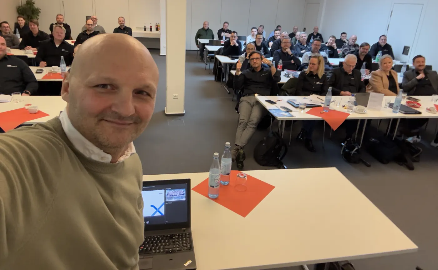 Marco Morinello beim Vortrag vor vollem Seminarraum